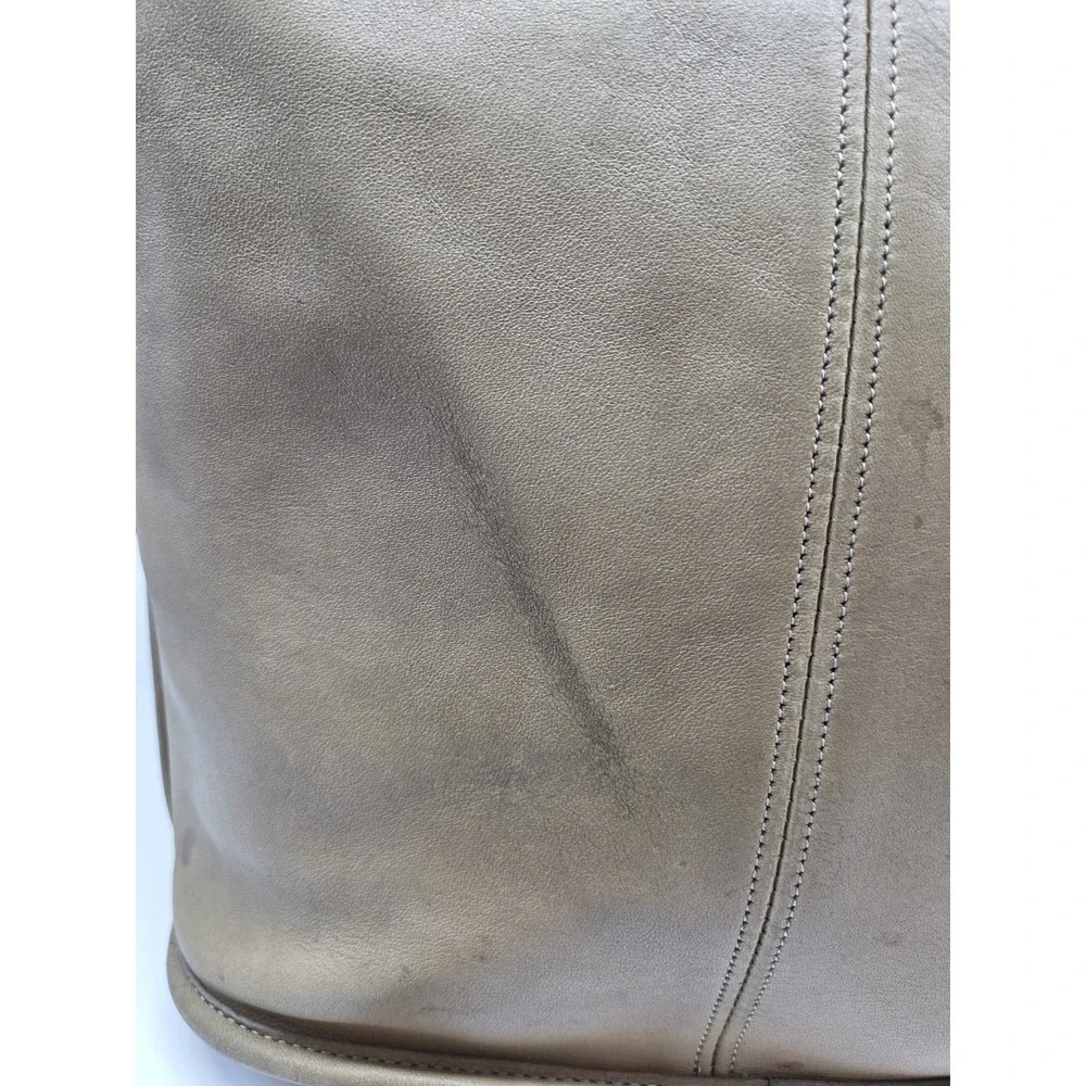 Coach 302 Glove‑Tanned Leather Shoulder Bag USA Made Vintage Beige Zip Top Purse